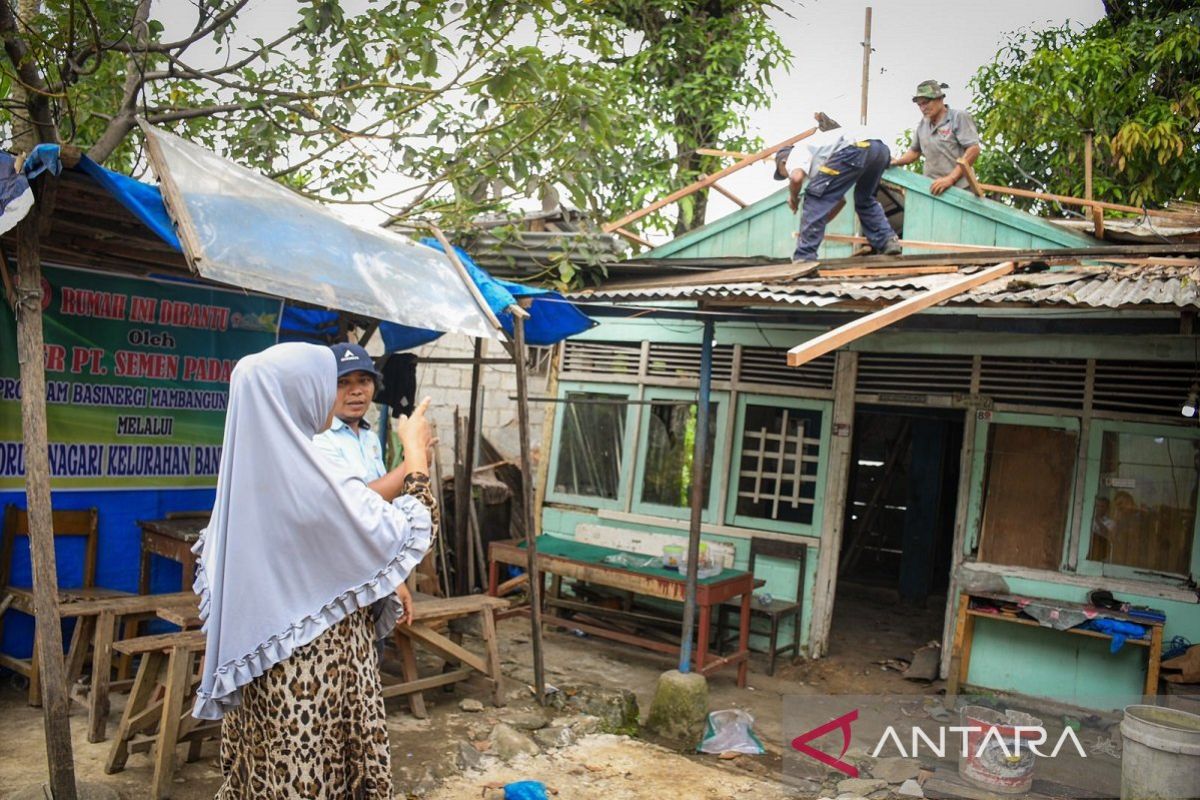 Rumah dibedah Semen Padang, Marlis berurai air mata