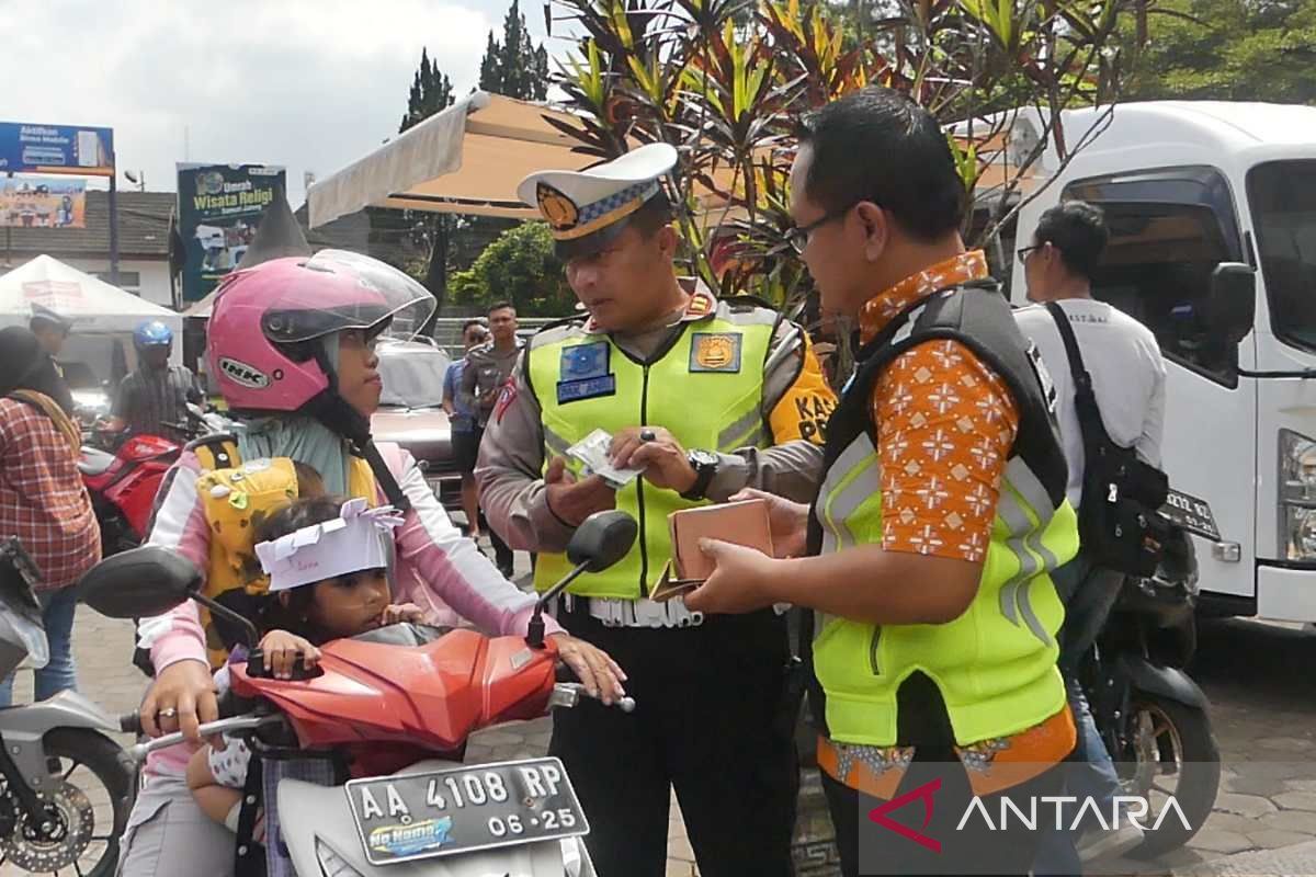 Operasi zebra di Wonosobo kampanyekan taat pajak  kendaraan