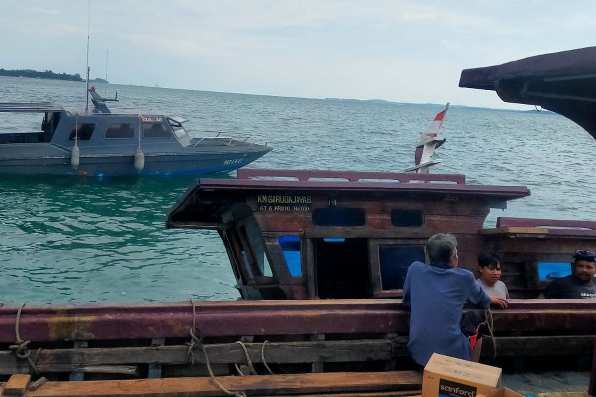 TNI AL evakuasi ABK dari kapal yang menabrak karang di Batam