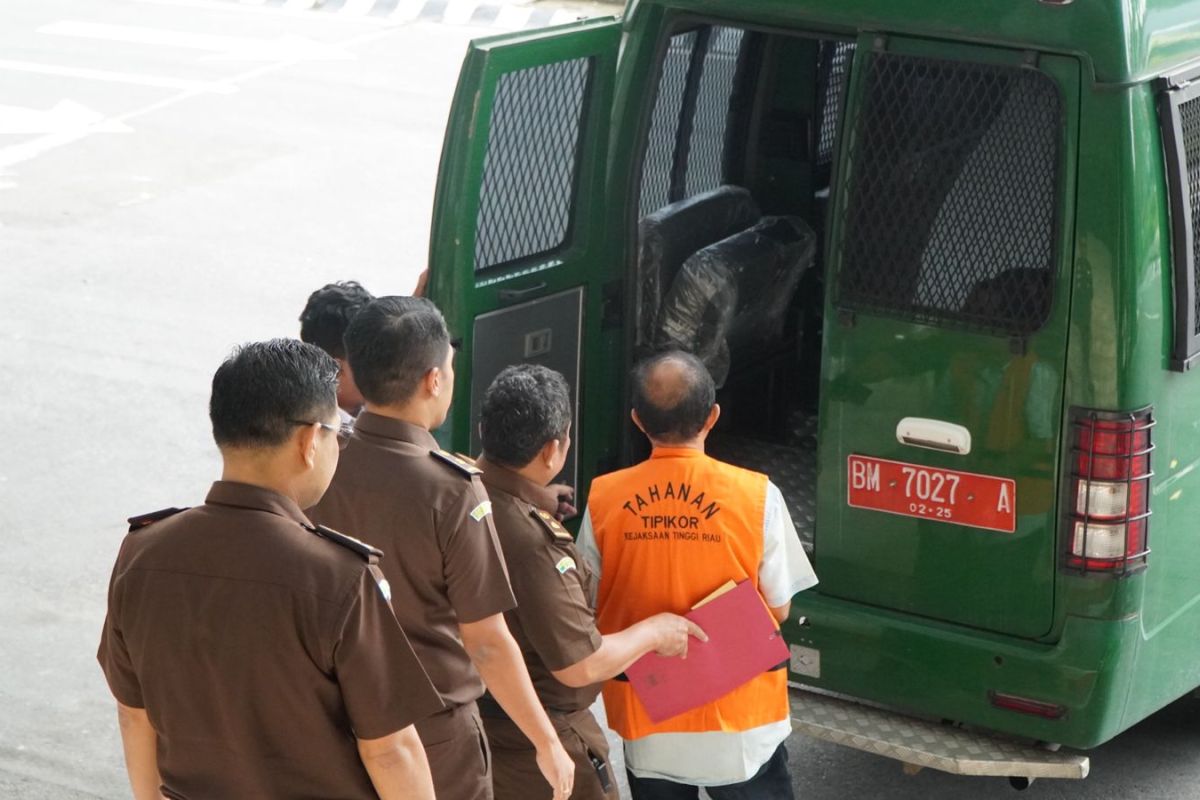 Jaksa tahan mantan Direktur PT BRJ terkait korupsi pembangunan Jembatan Sungai Enok di Inhil