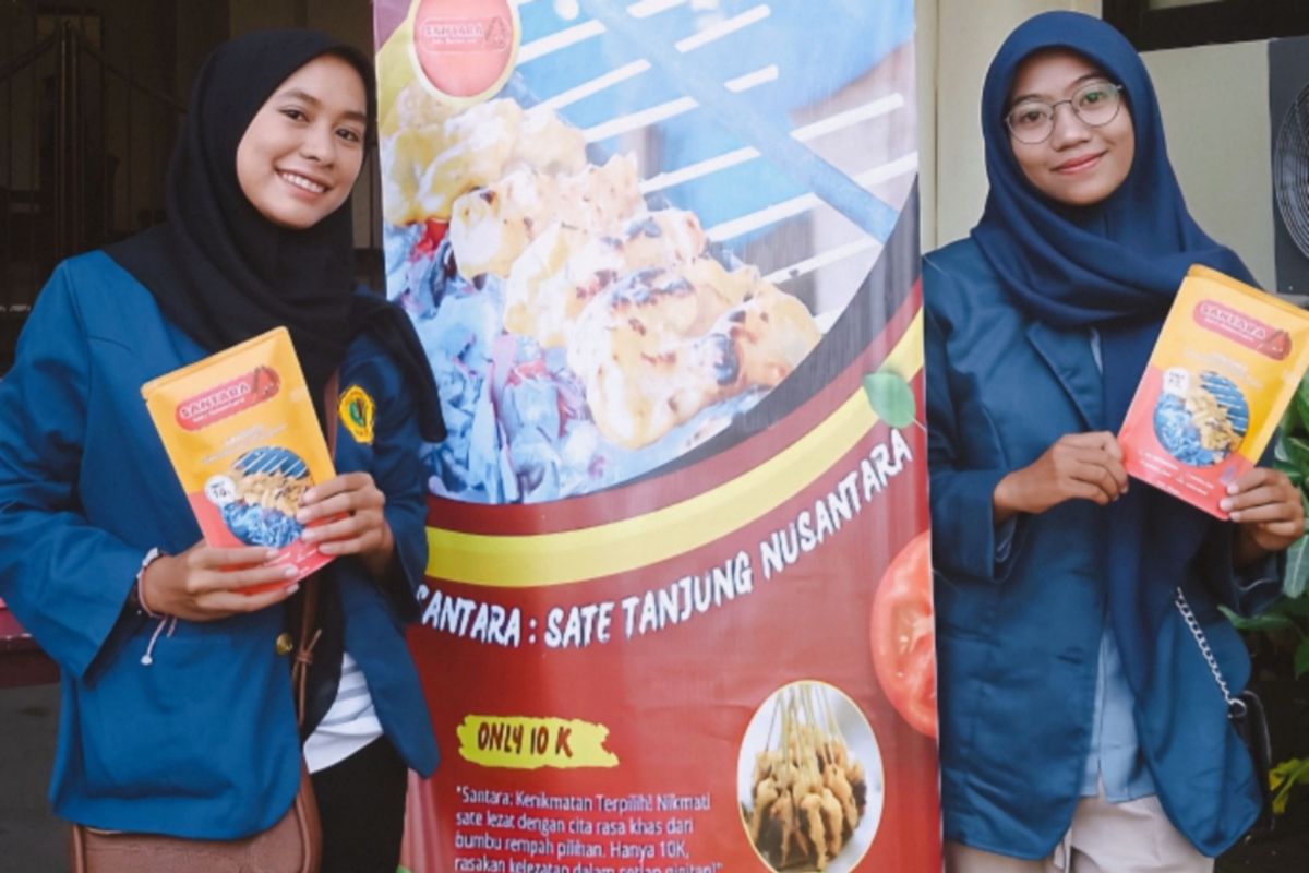 Mahasiswa Unram inovasi Sate Tanjung KLU dalam kemasan