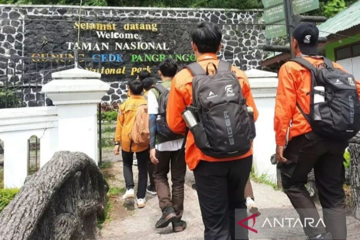 13 pendaki tersesat di Gunung Pangrango ditemukan