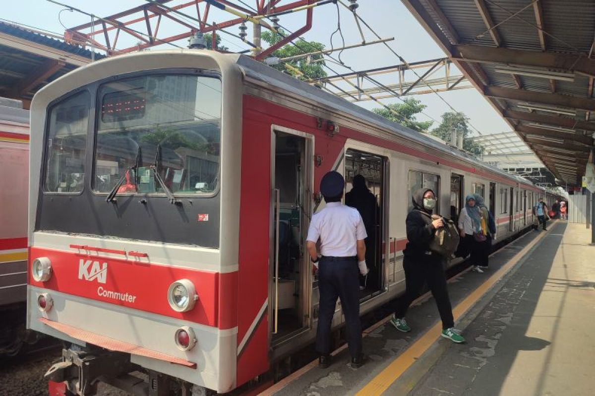 Ruang aman bagi perempuan di gerbong ujung Commuter Line