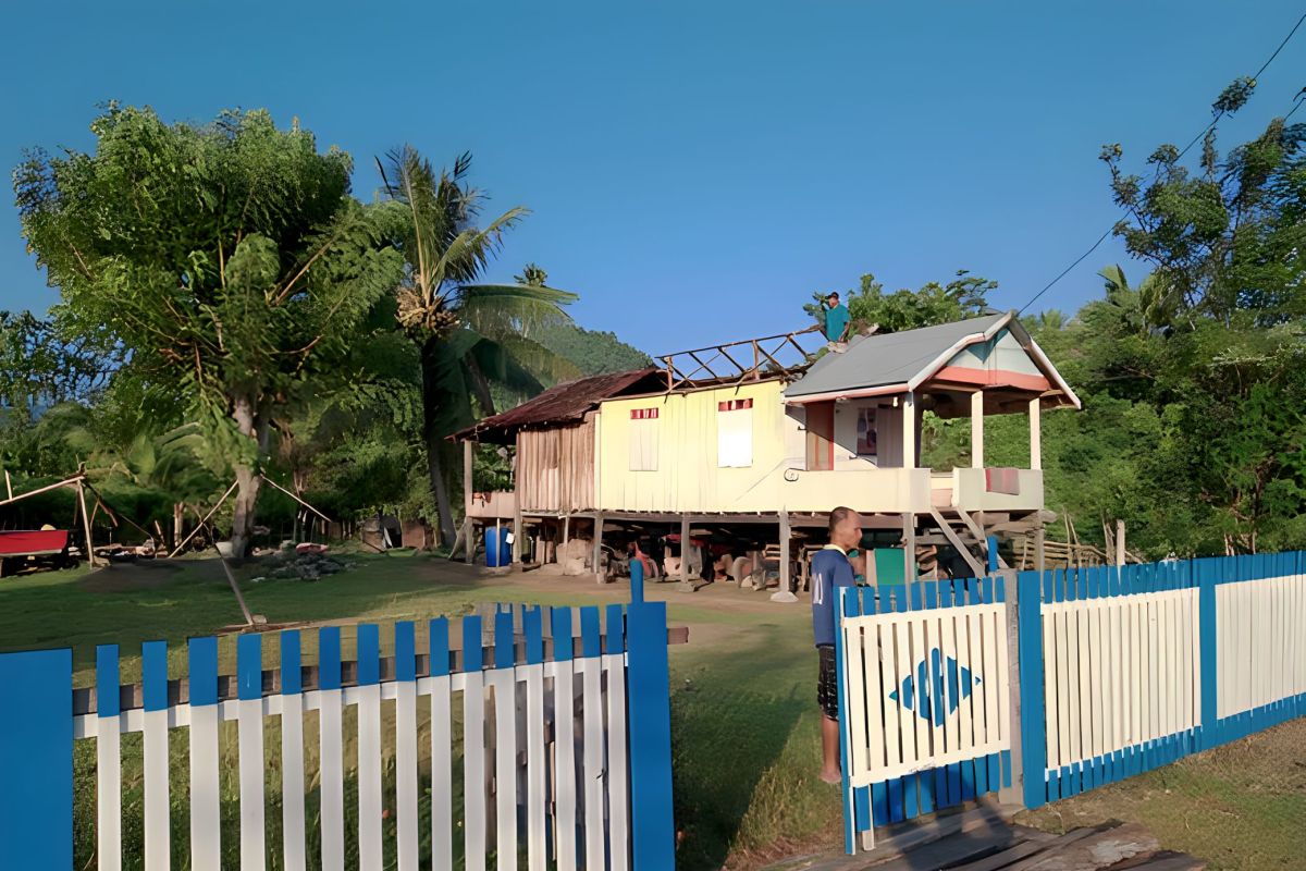 Sebanyak 18 rumah warga rusak diterjang angin kencang di Toli-toli