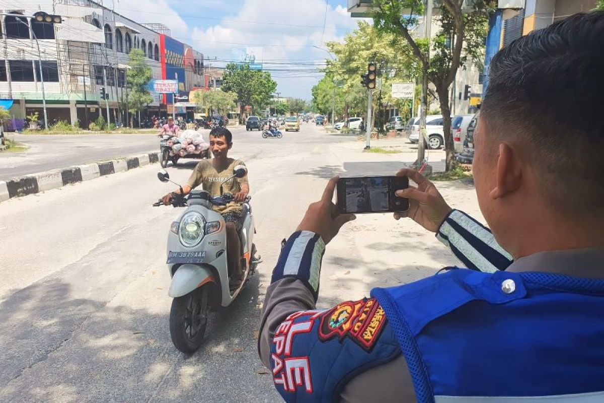 Polisi Pekanbaru optimalkan ETLE mobile selama Operasi Zebra Lancang Kuning 2023