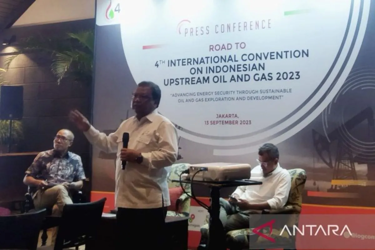 Wakil Kepala SKK Migas Nanang Abdul Manaf saat konferensi pers road to "International Convention on Indonesian Upstream Oil and Gas" (ICIUOG) 2023 di Jakarta, Rabu (13/9/2023). ANTARA/Benardy Ferdiansyah