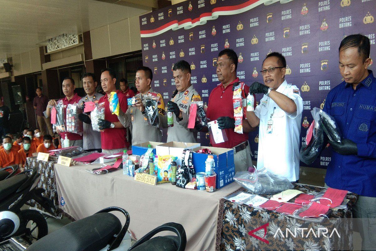 Polres Batang  tangkap tiga pengedar makananan kedaluwarsa