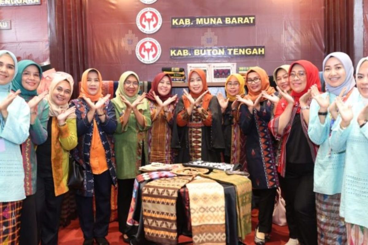 Kendari pamerkan tenunan khas lokal di Kriyanusa 2023