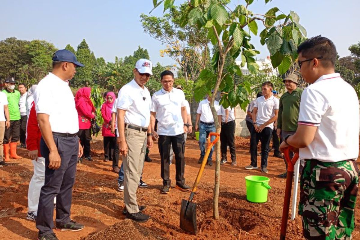 Heru tanam ratusan pohon buah sebagai upaya tambah RTH di Ibu Kota Jakarta