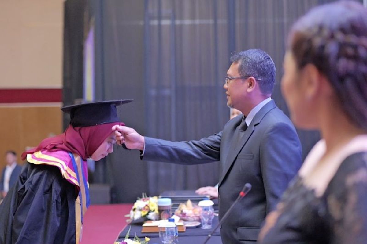 Gelar Wisuda ke-19, lulusan ELTIBIZ siap masuk dunia industri dan usaha