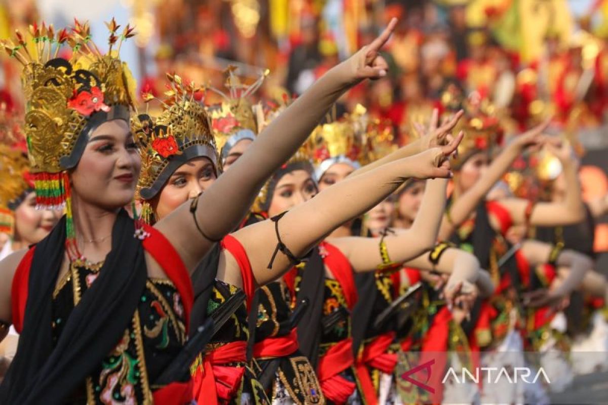 TNI AU dan Pemkab Banyuwangi padukan Gandrung Sewu dan atraksi udara