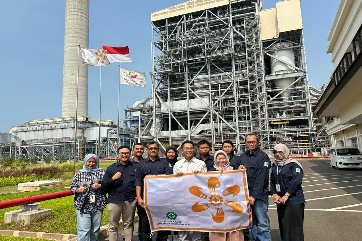 PLTU Batang raih  penghargaan Bendera Emas dari Kemenaker