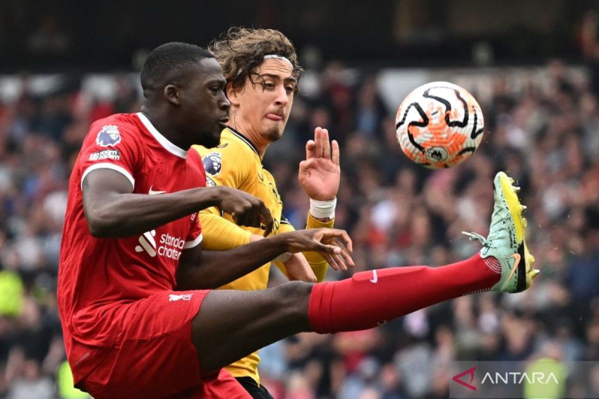 Pemain Liverpool Konate pastikan absen lawan Manchester City karena cedera