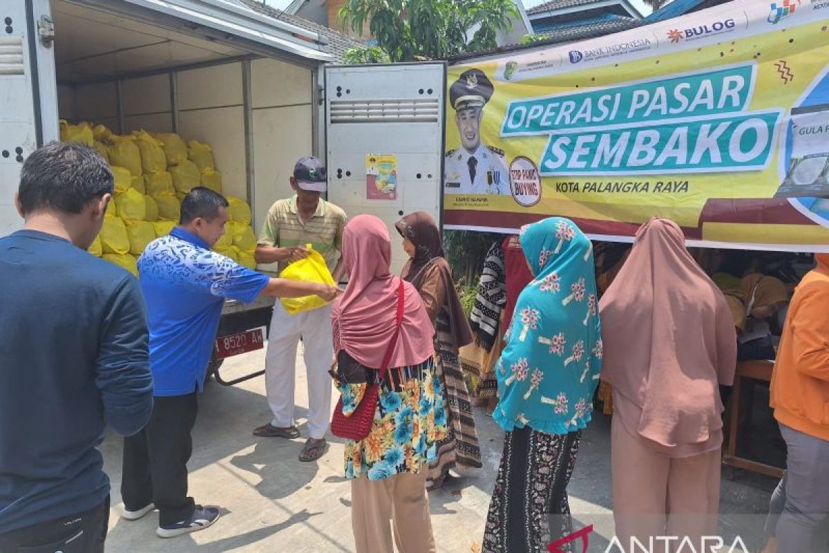 DPKUKMP Palangka Raya distribusikan 2.000 paket sembako murah untuk masyarakat