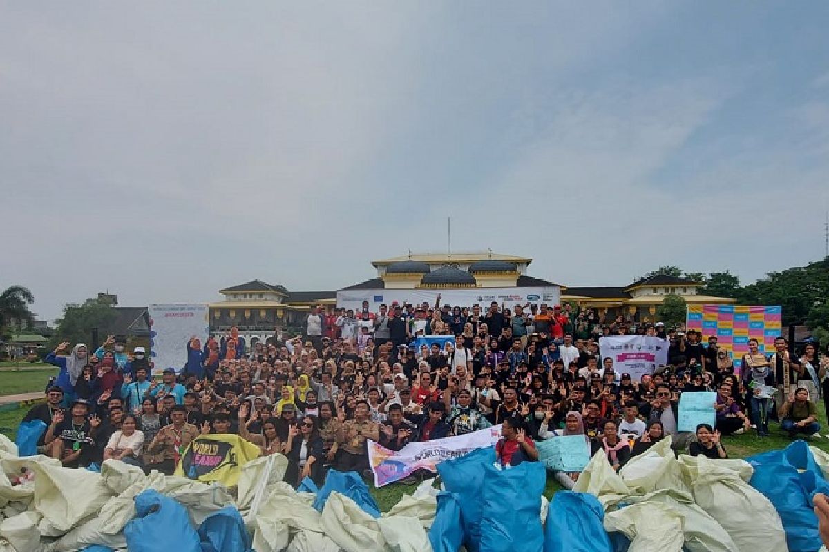 Ribuan warga Sumut ikut gerakan World Clean-Up Day 2023
