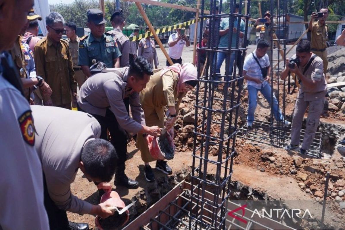 Pemkab  Batang bangun Makopolsek Banyuputih senilai Rp672 juta