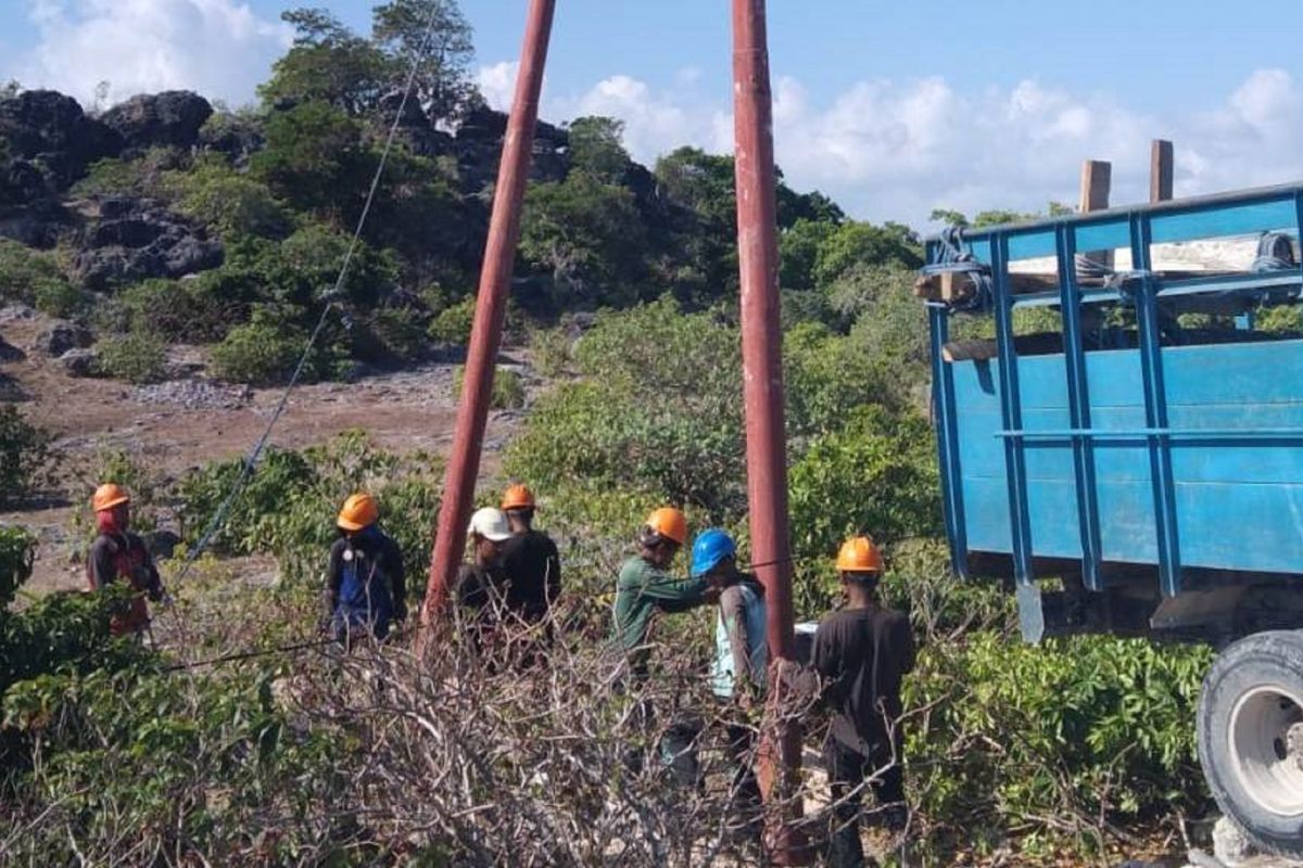 PLN alirkan listrik bagi 170 kepala keluarga di Pulau Sabu NTT