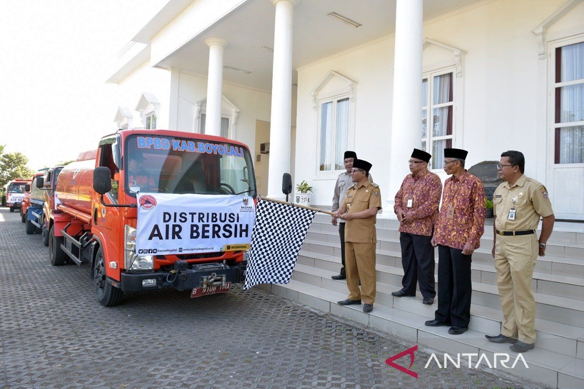 Bupati Boyolali lepas 50 tangki  bantuan air Baznas ke tiga kecamatan