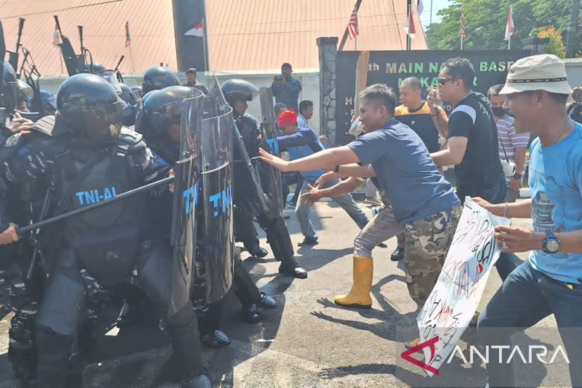 Lantamal VI menggelar latihan penanggulangan huru-hara