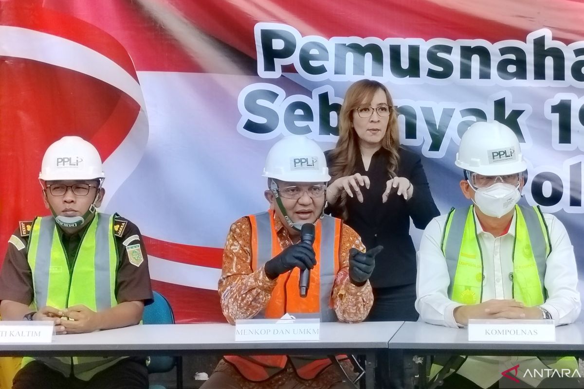 Kemenkop UKM minta pelaku usaha hentikan penjualan pakaian bekas impor