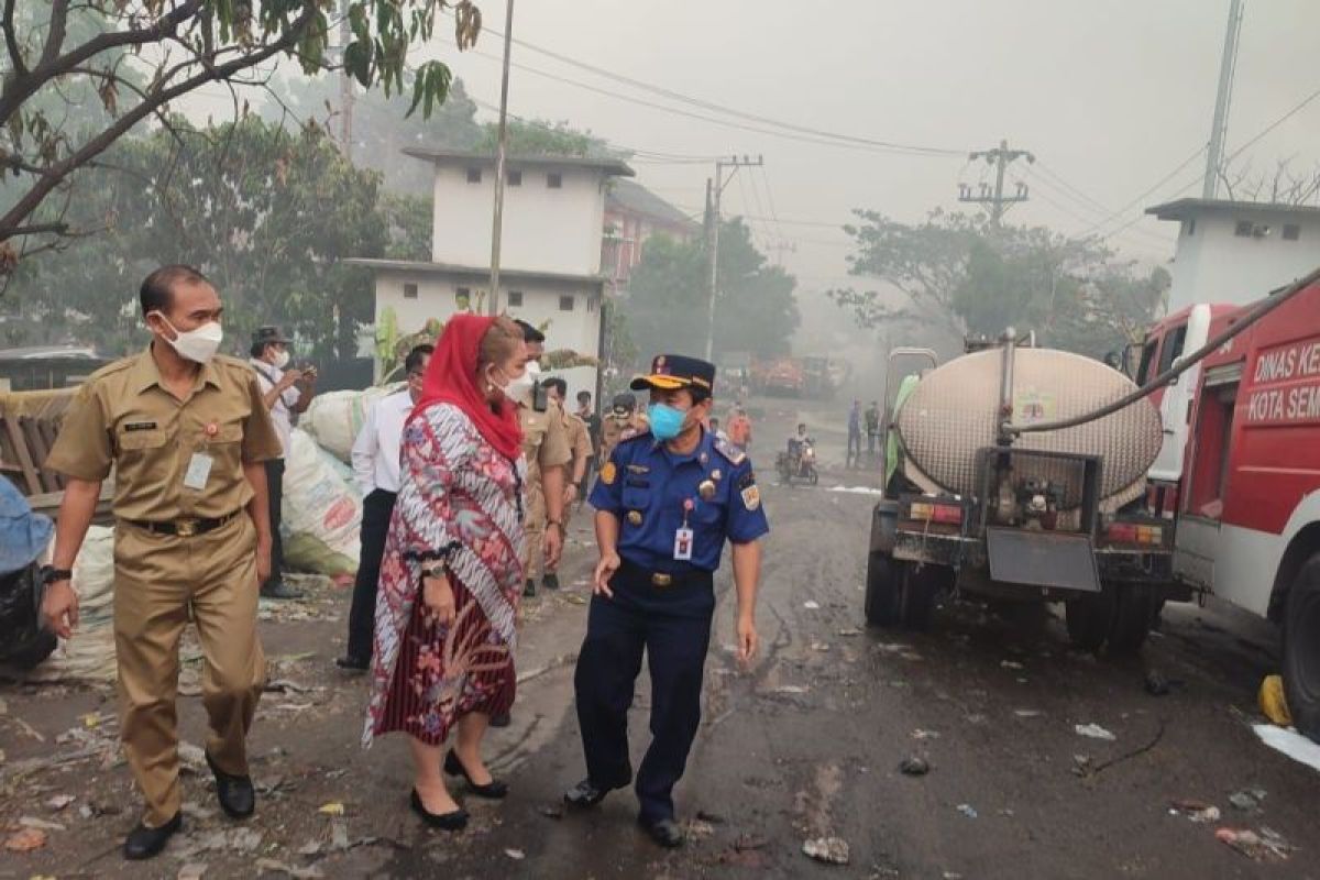 Pemkot siagakan mobil pemadam kebakaran di TPA Jatibarang