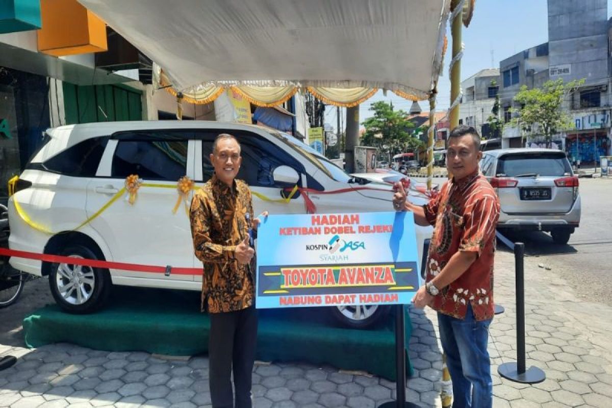 KSPPS Kospin Jasa Syariah serahkan hadiah program Ketiban Dobel Rezeki