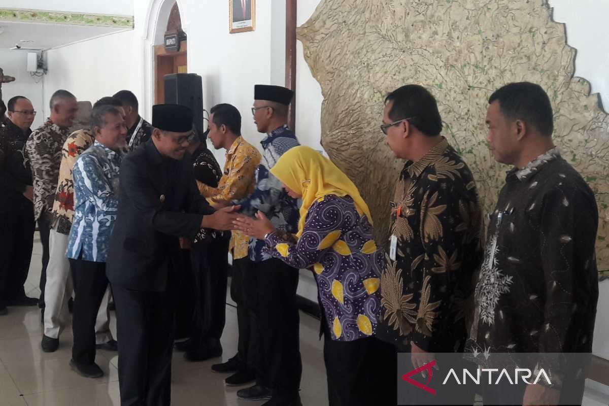 Bupati Temanggung lantik 10 pejabat jelang masa  jabatannya berakhir