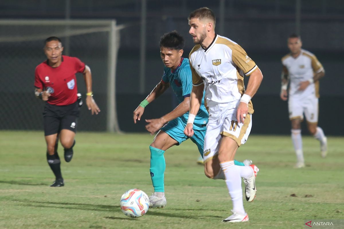 Persita Tangerang kandaskan Persis Solo 2-1