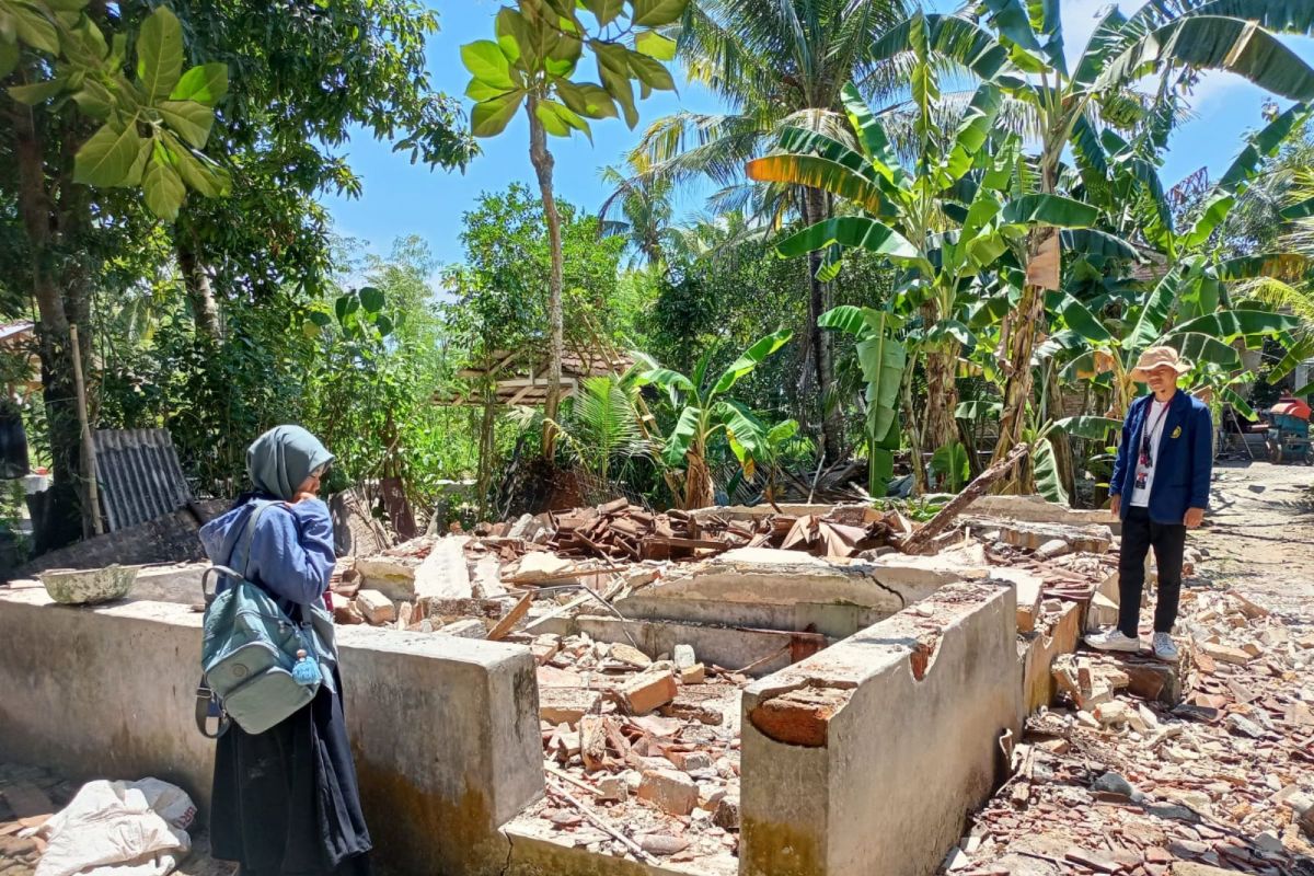 Program bedah rumah digelar di Desa Batu Tulis Loteng