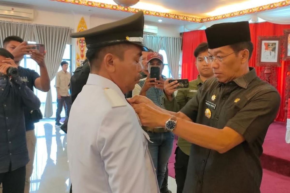 Bupati Murung Raya lantik Kepala Desa Penda Siron