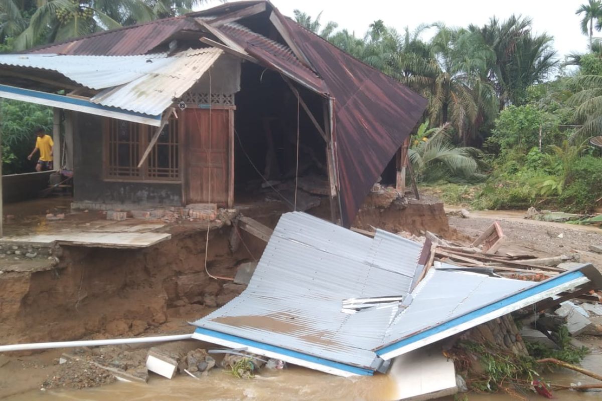 Banjir melanda sejumlah kecamatan di Pasaman Barat