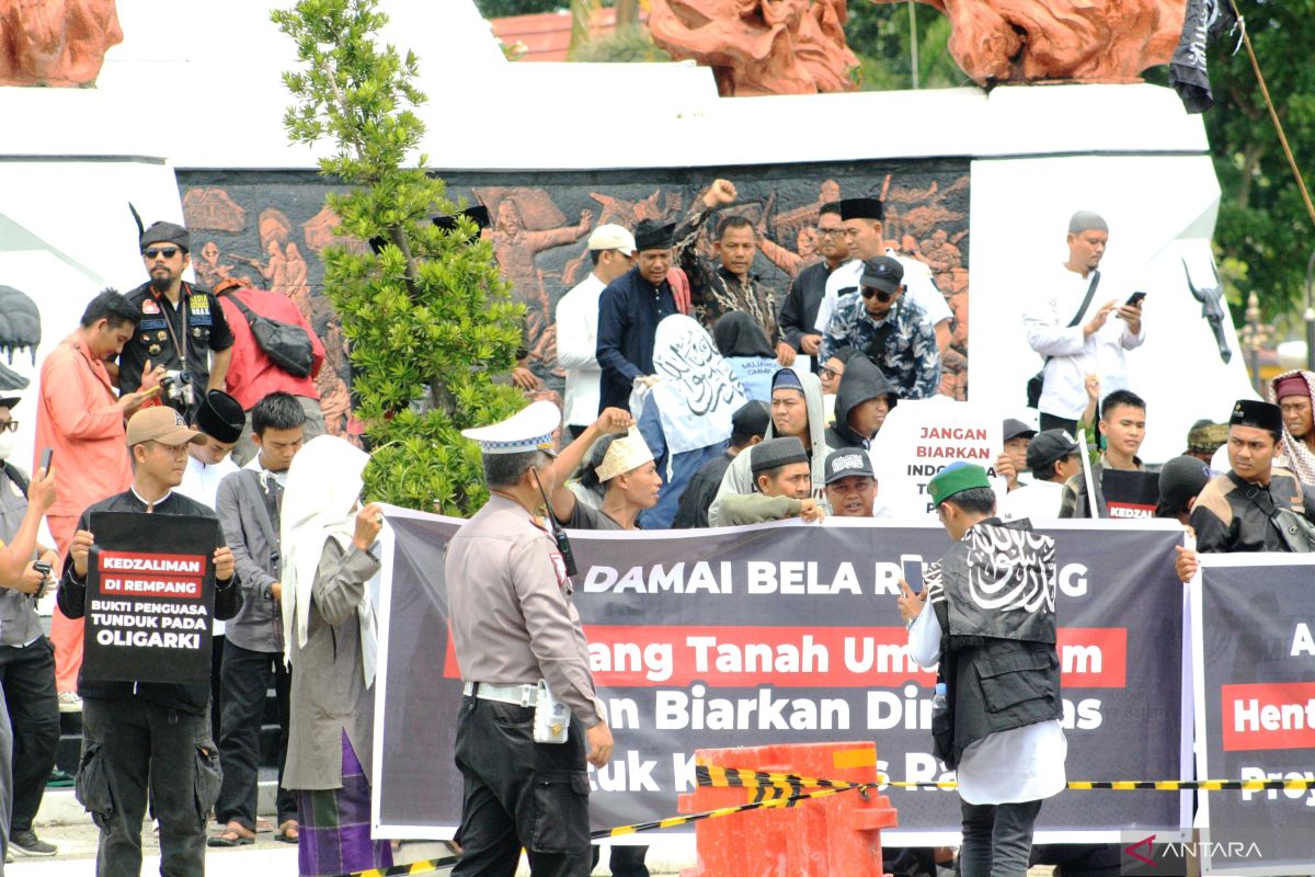 PARADE FOTO - Aksi bela warga Rempang di Pekanbaru