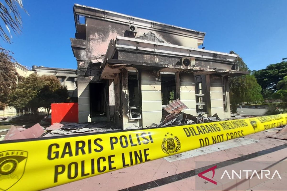 Kantor Bupati Pohuwato dibakar massa