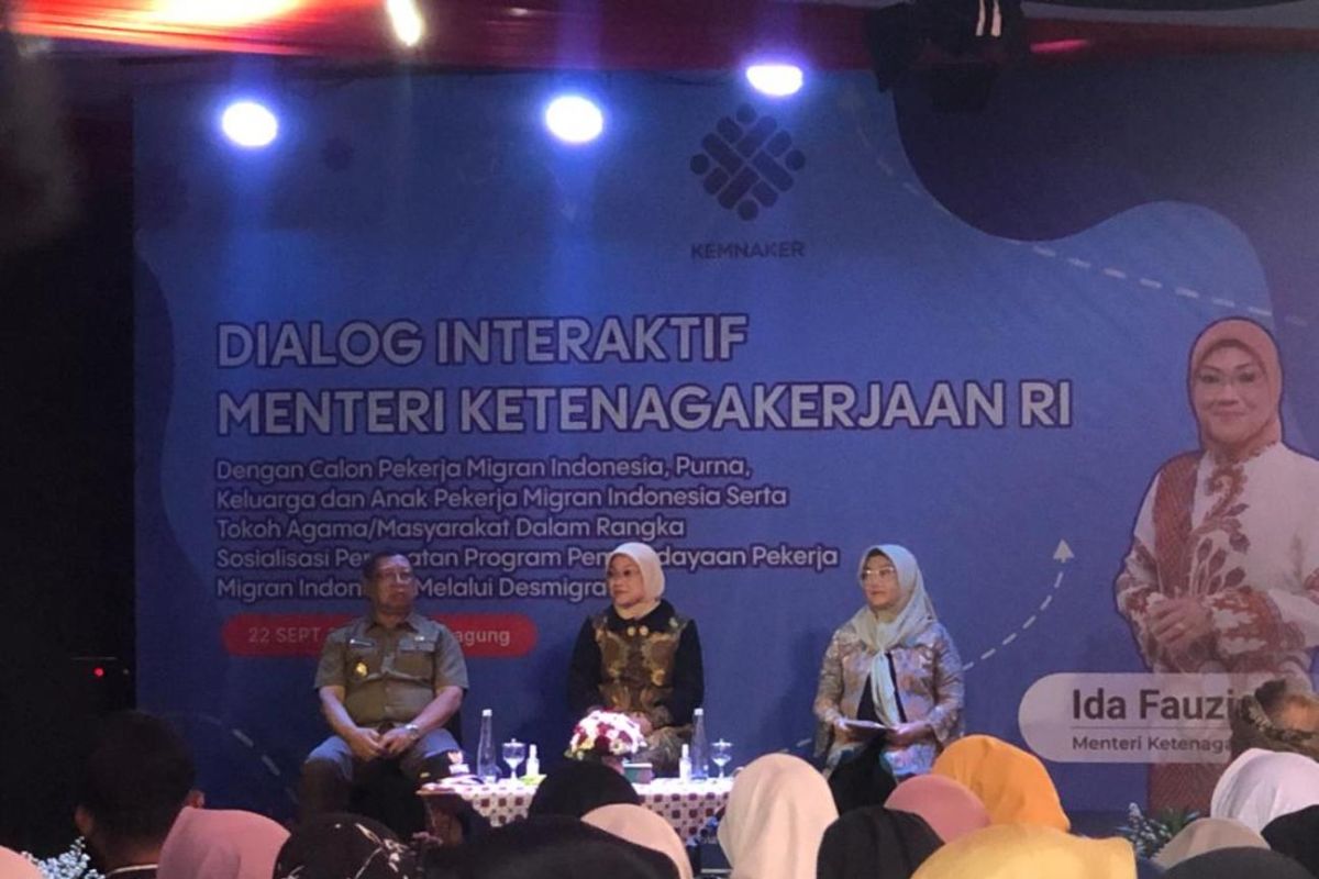 Menaker Ida Fauziah menetapkan enam desa percontohan Pekerja Migran Indonesia di Tulungagung