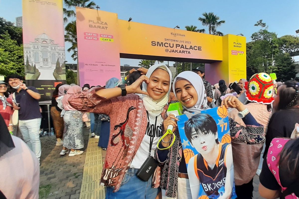 GBK dipenuhi batik gara-gara SMTOWN LIVE 2023 JAKARTA