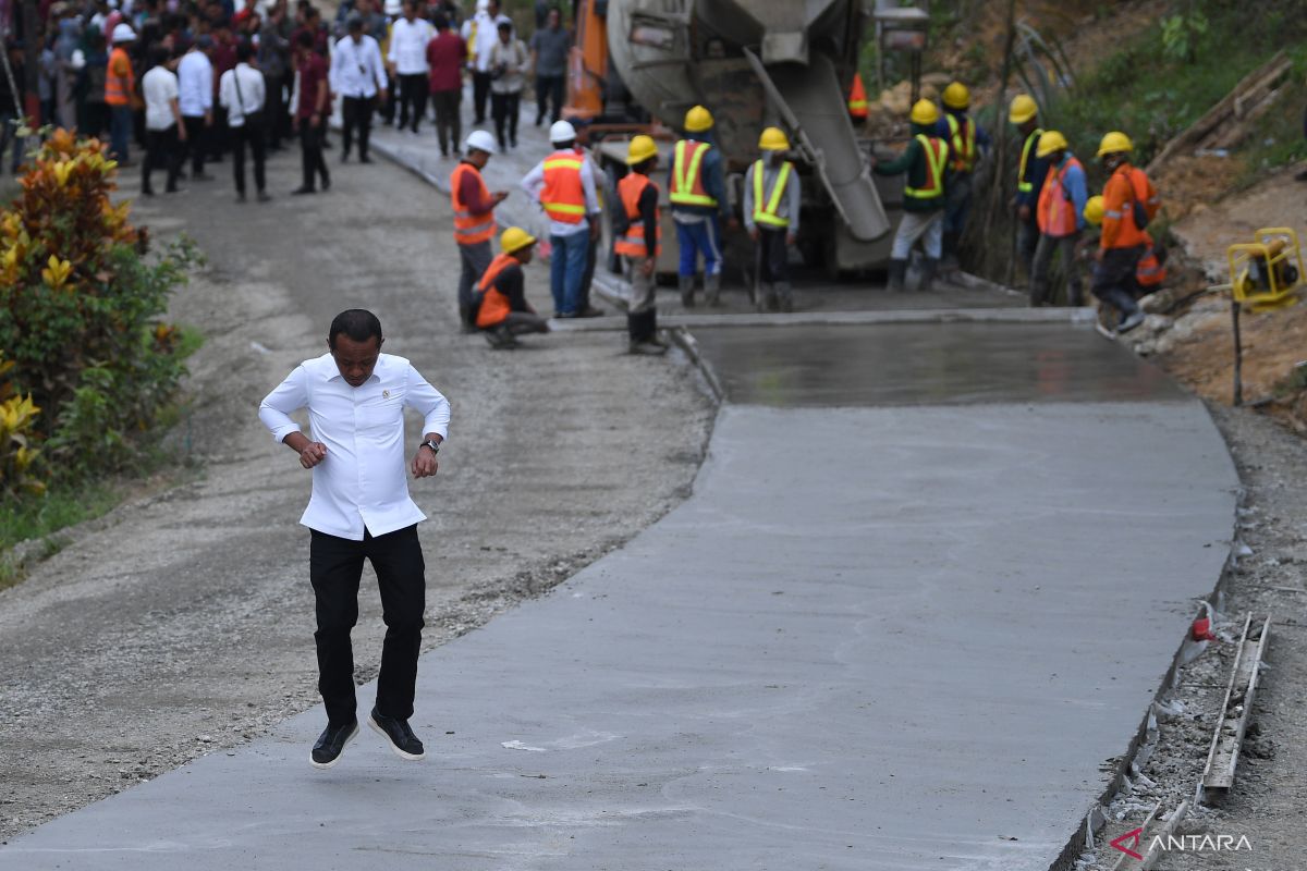 Pemerintah tinjau pembangunan jalan di IKN