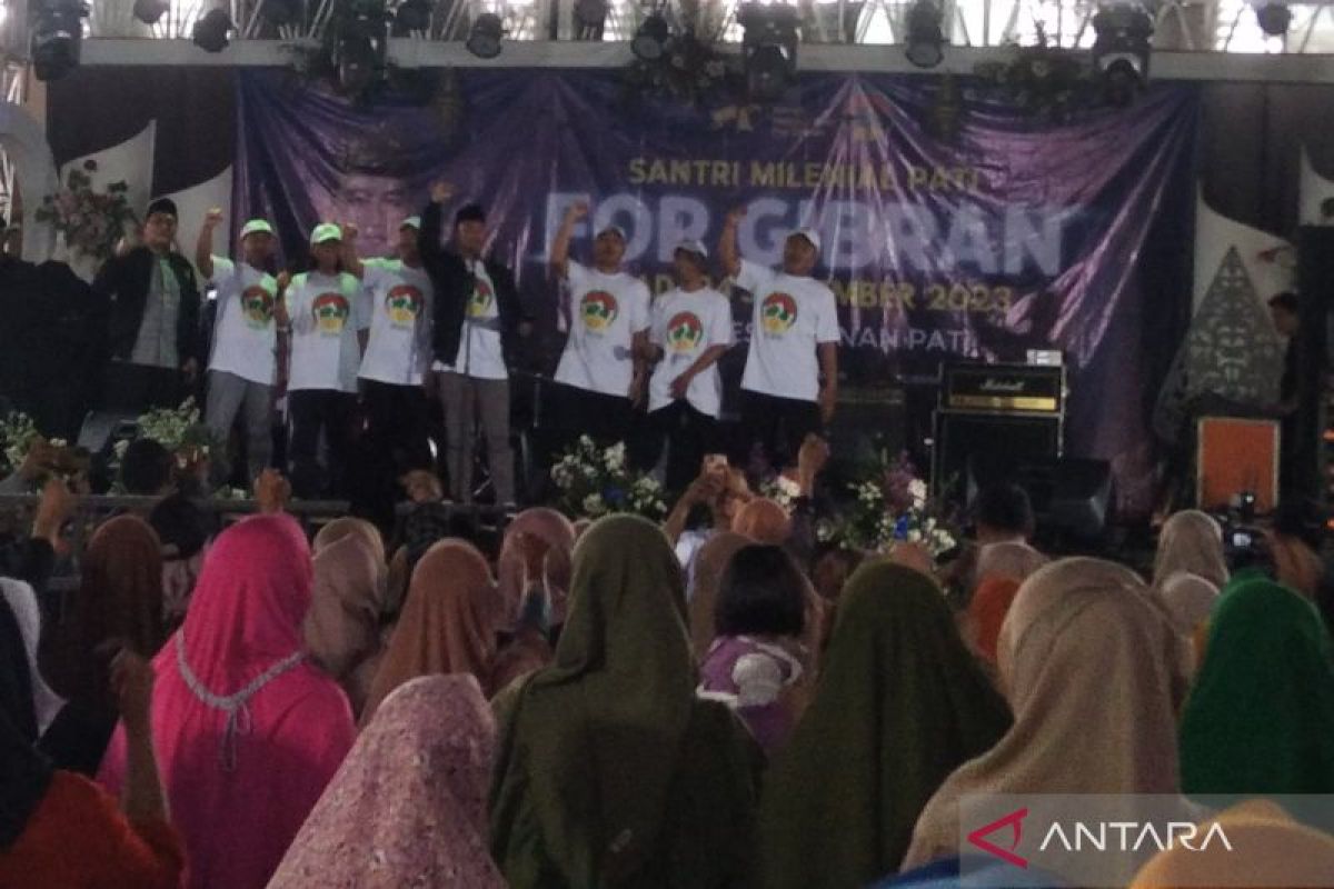 Kiai dan santri di Pati deklarasikan dukung Gibran maju cawapres