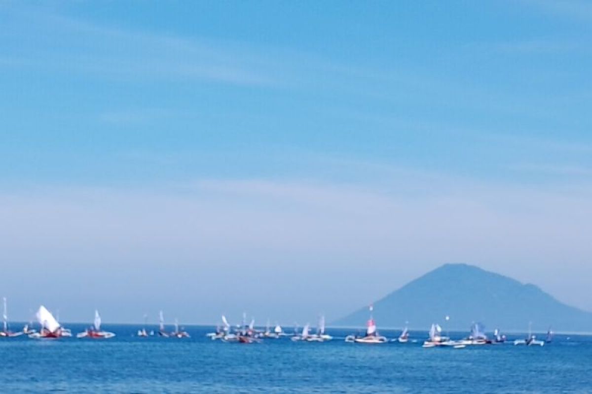 Lomba perahu layar tradisional untuk melestarikan warisan budaya