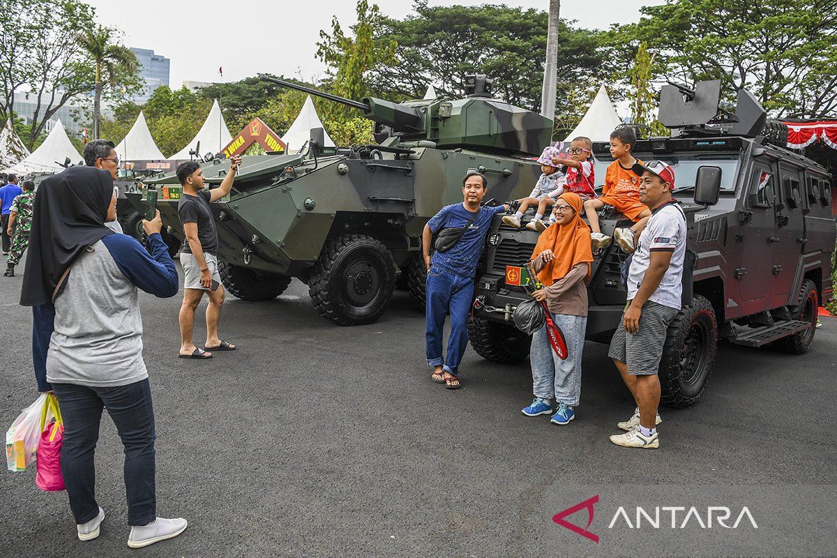 Kemarin, pameran alutsista hingga Mahfud MD dongkrak elektoral Ganjar