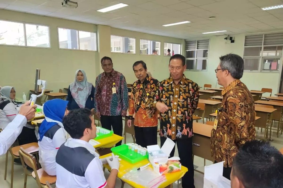 Mahasiswa baru Unnes jalani tes urine