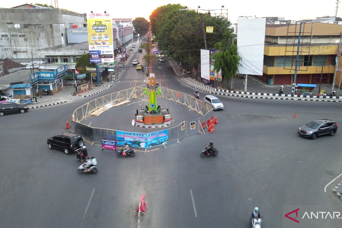 Dinilai sudah tidak ideal, Tugu Pena Metro mulai direnovasi