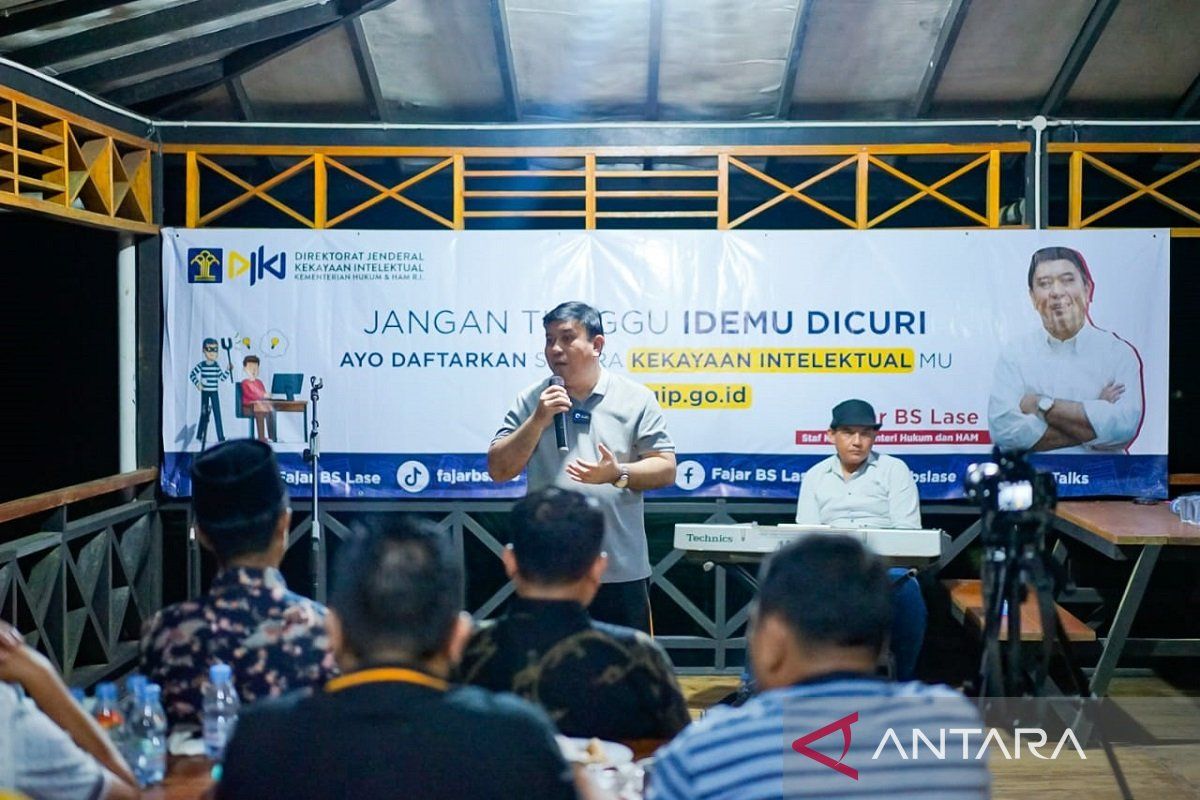 Stafsus Menkumham Fajar Lase ajak Kades Rokan Hulu jalankan Program One Village One Brand