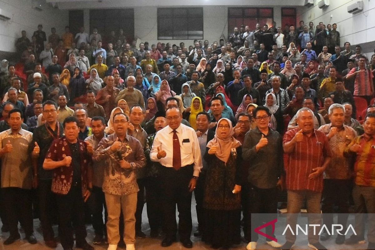 Pj Gubernur NTB ingatkan Kepala SMA/SMK hati-hati kelola anggaran