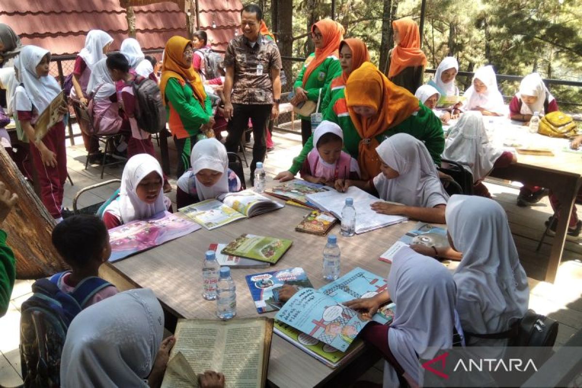 Perpusda  Kudus bantu sediakan buku koleksi pojok baca di objek wisata