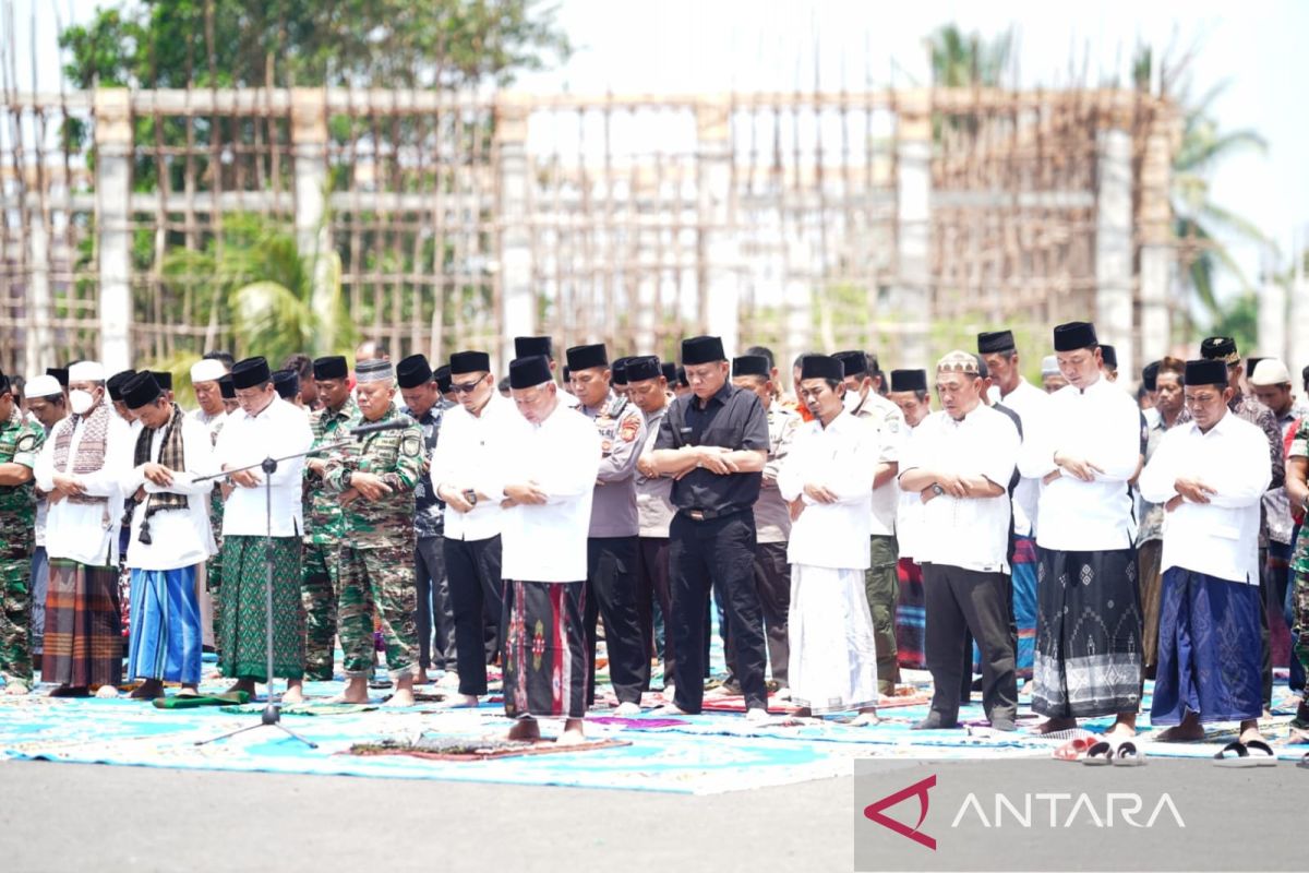 Warga OKU Timur shalat Istisqa meminta turun hujan