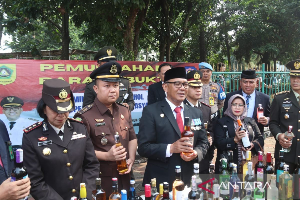 Bogor musnahkan 6.000 botol miras