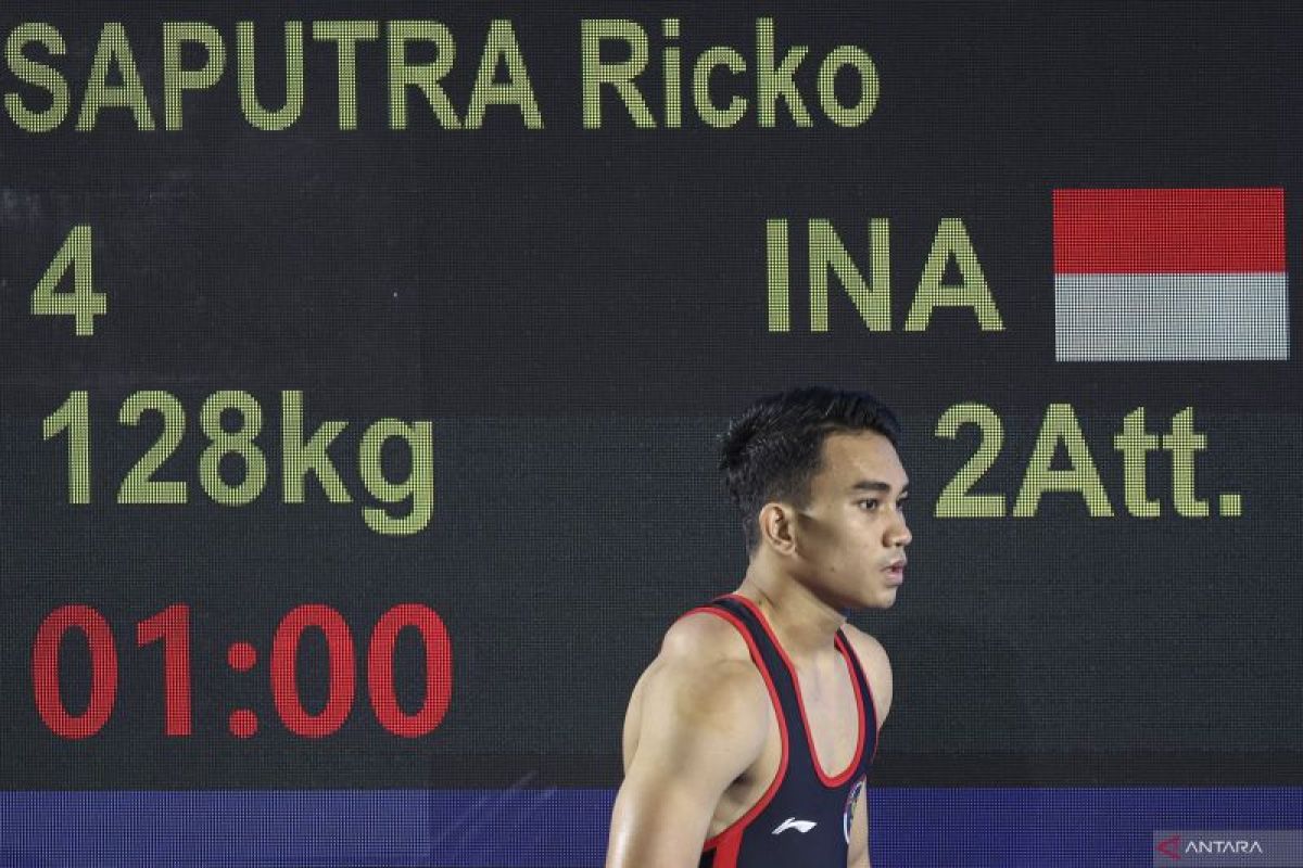 Lifter Eko Yuli dan Ricko bersaing  ke Olimpiade Paris 2024