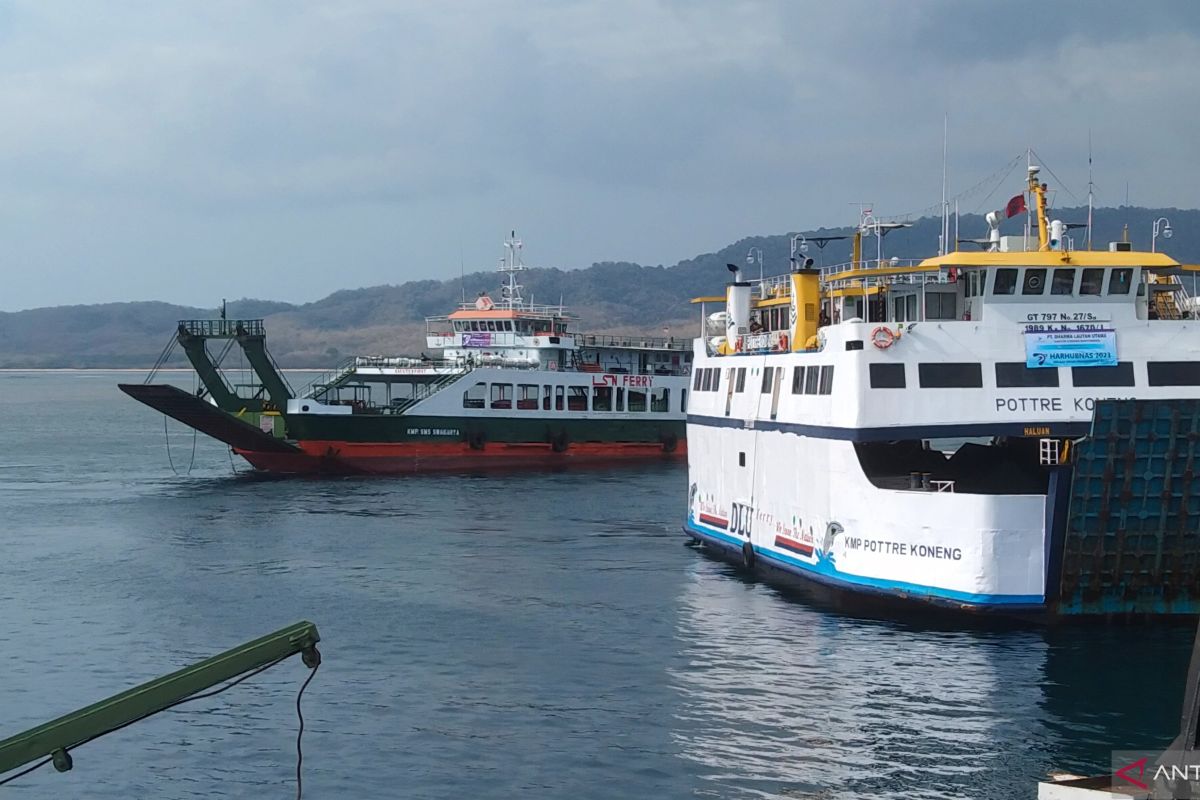 Warga diimbau waspadai gelombang laut hingga 4 meter di Selat Bali dan Lombok