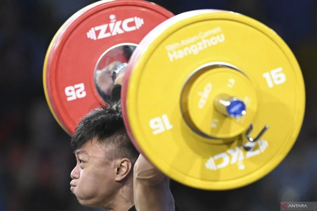 indonesia-sends-11-strong-lifters-to-olympic-qualifiers-in-qatar