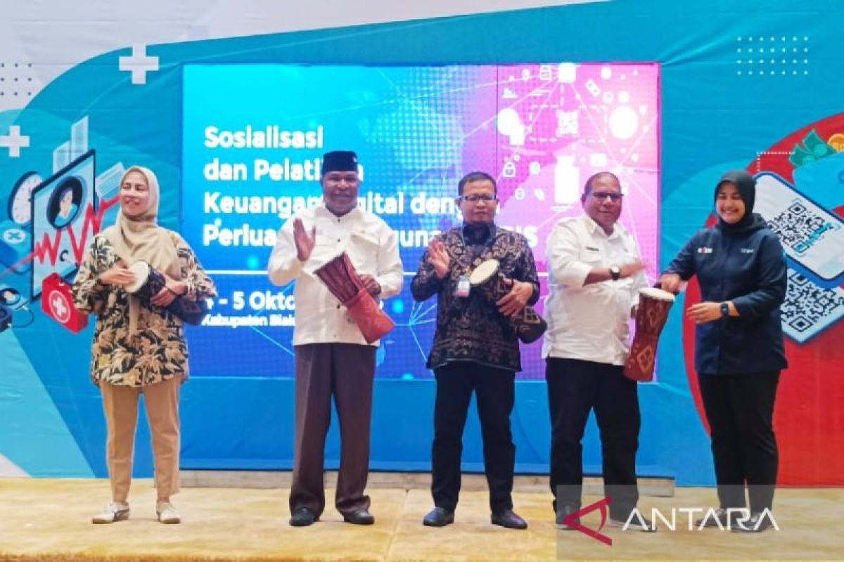 Bakti Kemenkominfo sosialisasi kemudahan layanan keuangan digital di Biak